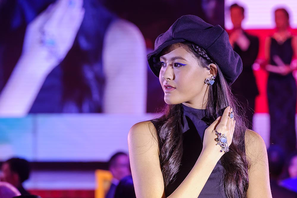 Models decked out in Chow Tai Fook's Le Labyrinthe Artistique jewellery
